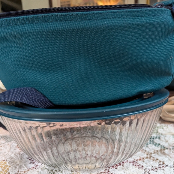 Pyrex Blue Storage Container with Carrier - Picture 3 of 3